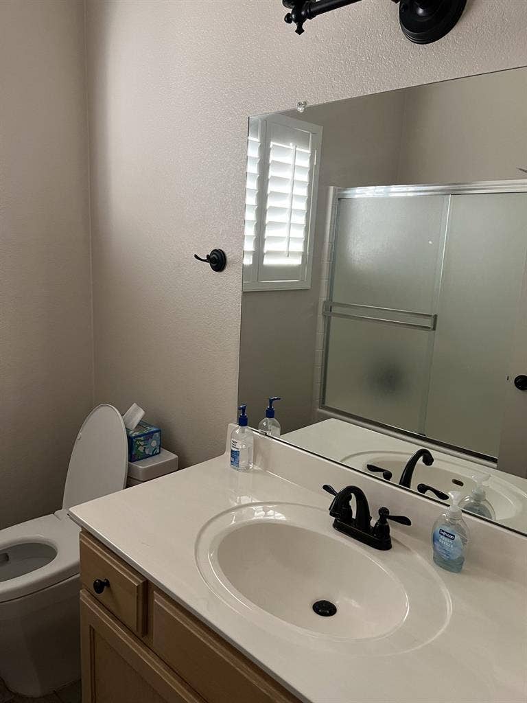 AVAILABLE APRIL1  bedroom/bath