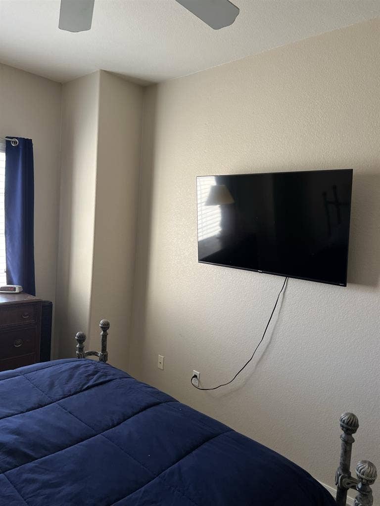 AVAILABLE APRIL1  bedroom/bath