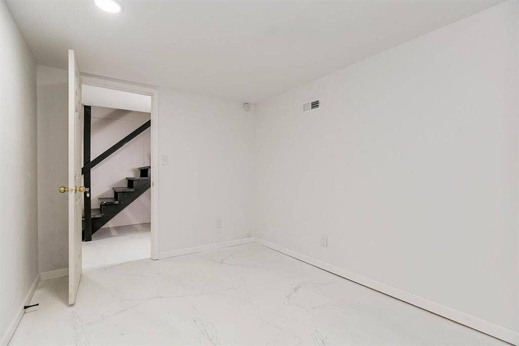 7 BR in Independence