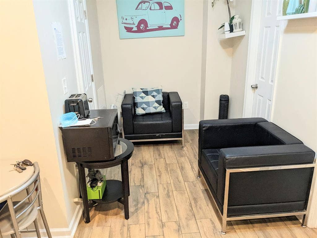 Cozy room next to the Petworth metr