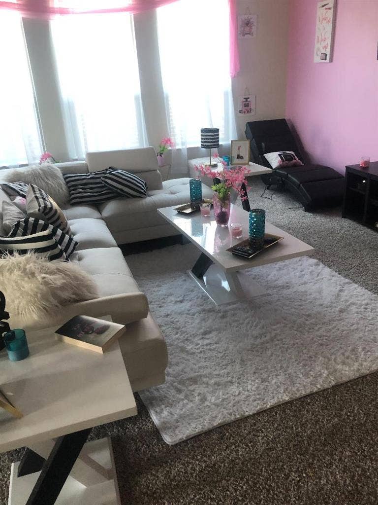 🌸 SHORT-TERM FEMALE ROOMMATE