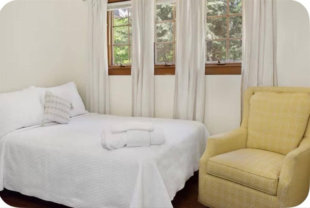 Clean and Bright room in Salisbury