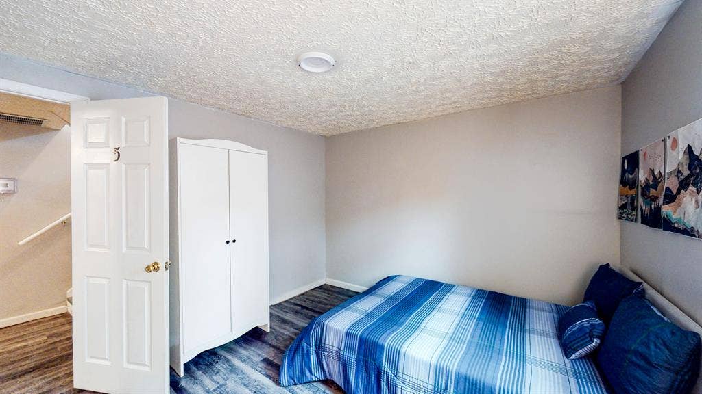 7 BR in Forest Park