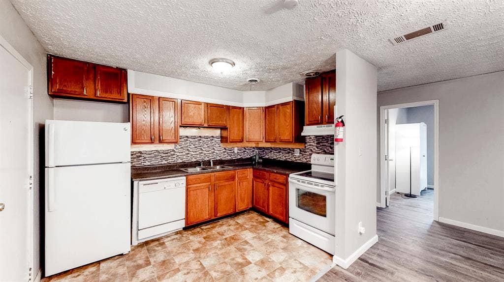 7 BR in Forest Park