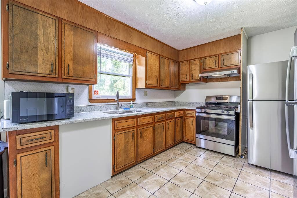 10 BR in Riverdale
