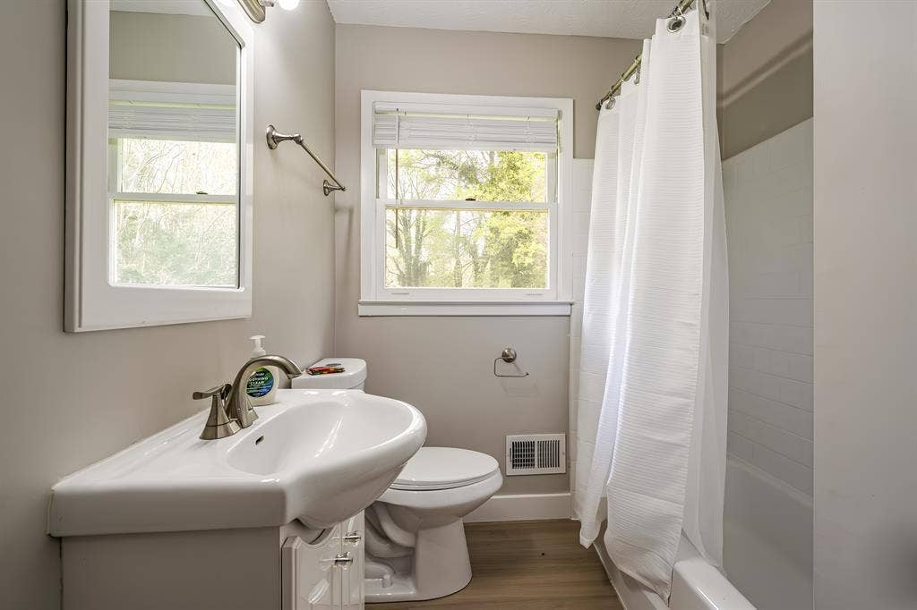 10 BR in Riverdale