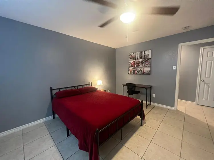 4 BR in Houston