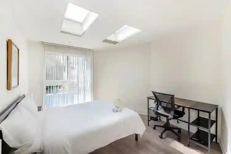 6 BR in Los Angeles