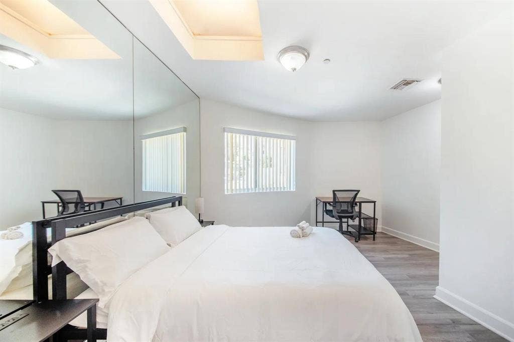 6 BR in Los Angeles
