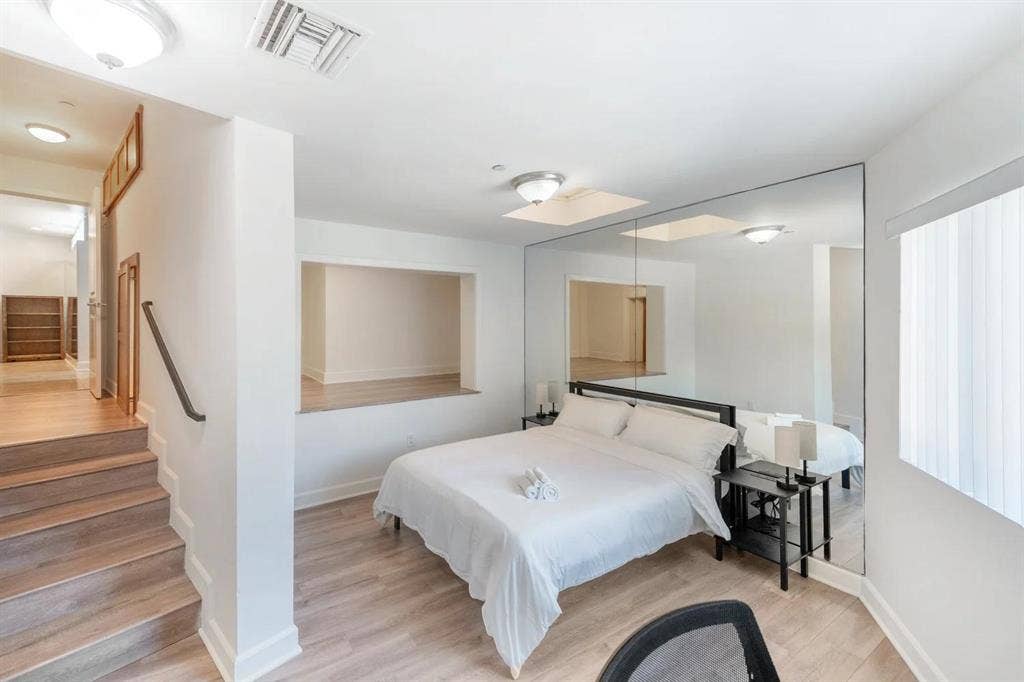 6 BR in Los Angeles