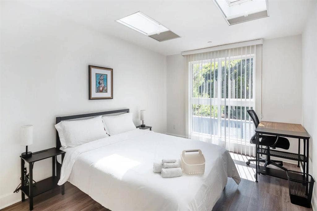 6 BR in Los Angeles