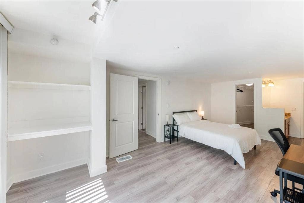 6 BR in Los Angeles