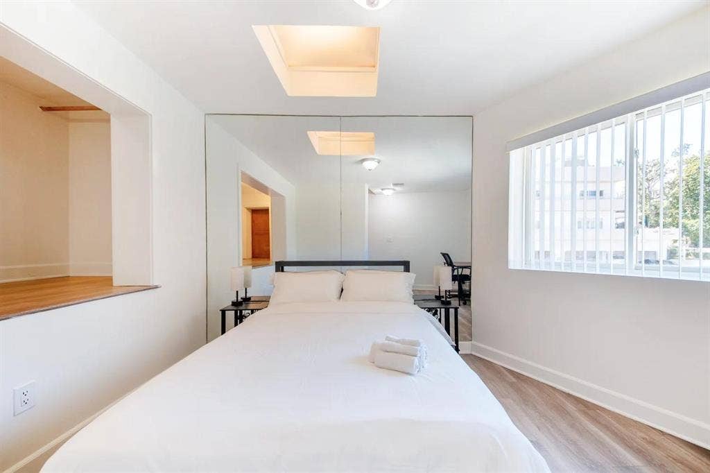 6 BR in Los Angeles