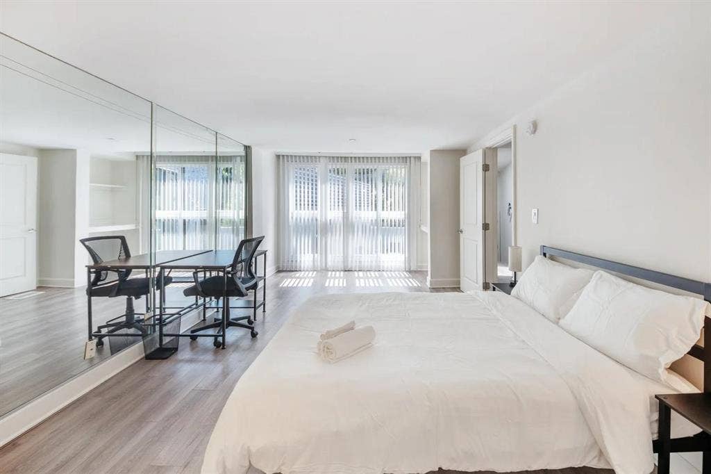 6 BR in Los Angeles