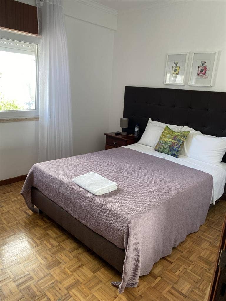 Single room with tv & desk