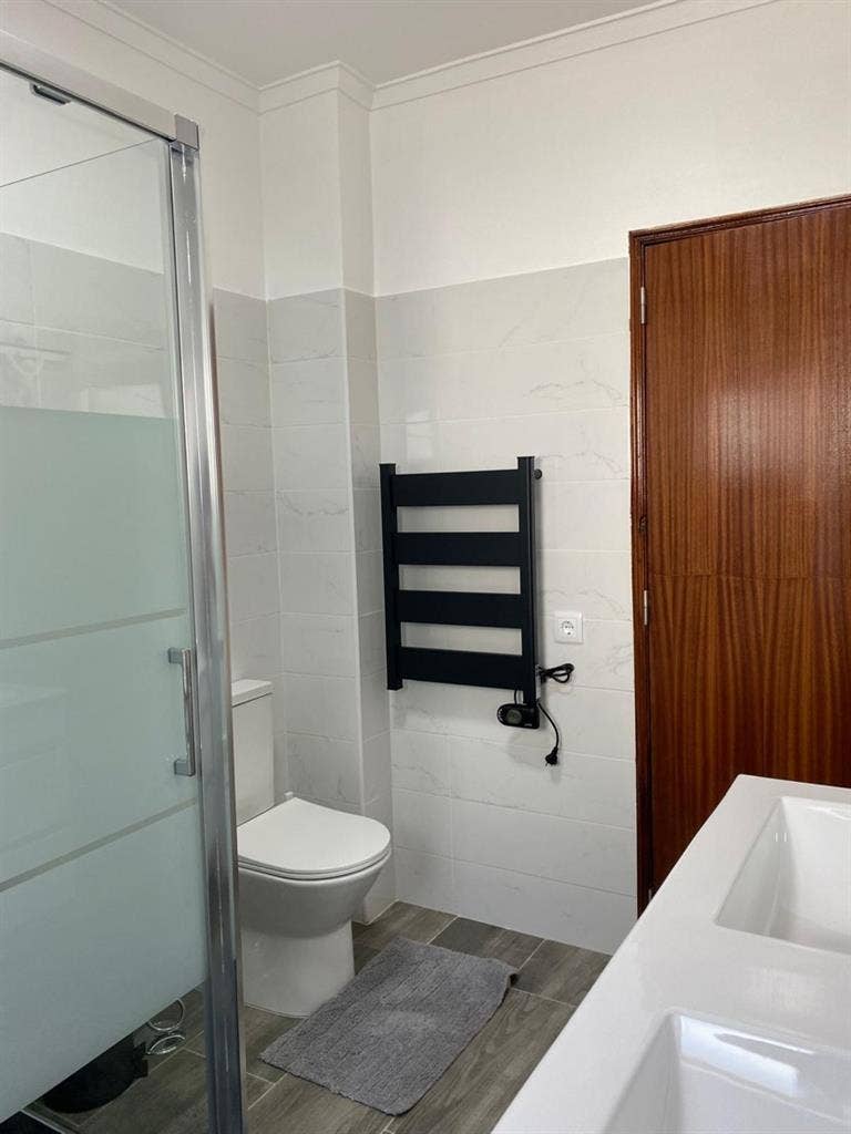 Single room with tv & desk