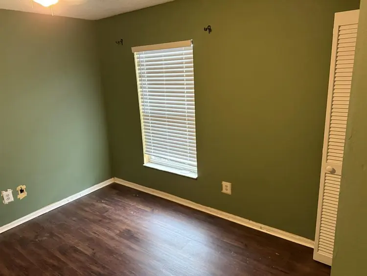 Room for rent- no deposit required