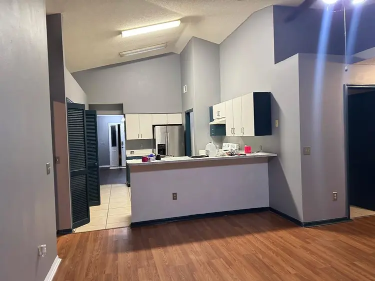Room for rent- no deposit required