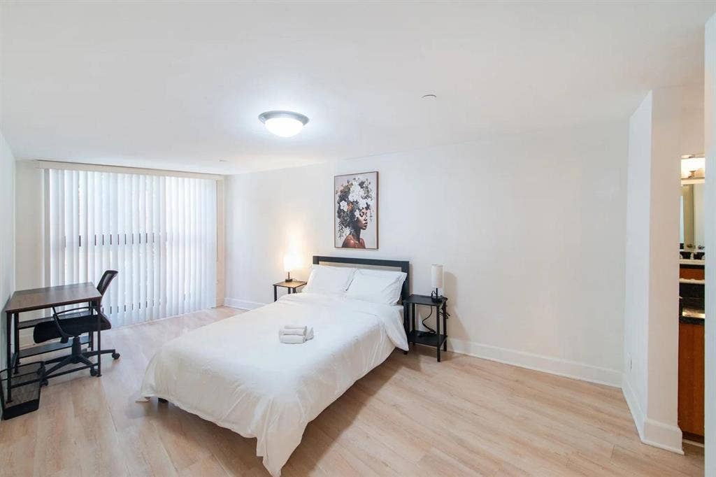 6 BR in Los Angeles