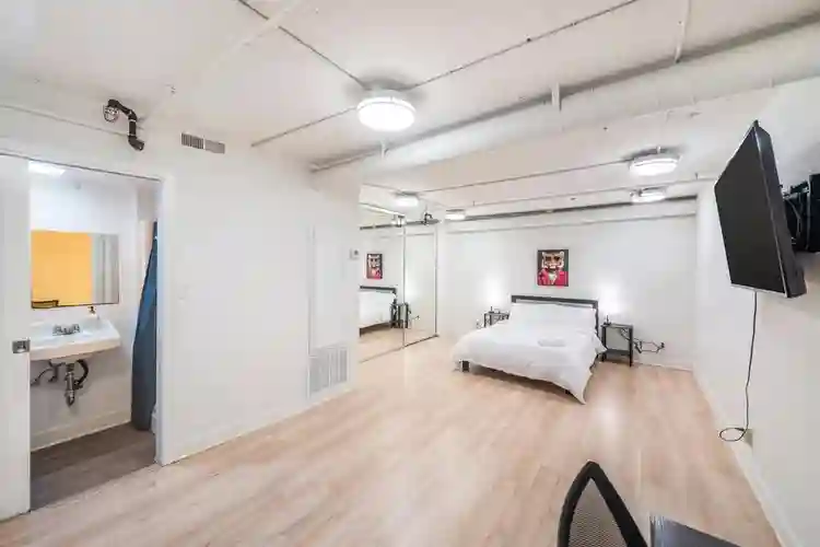 6 BR in Los Angeles