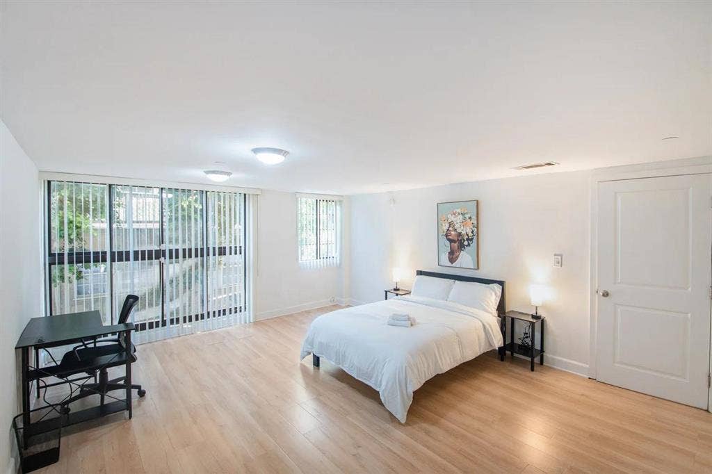6 BR in Los Angeles
