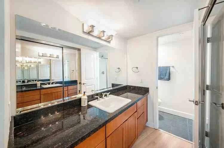6 BR in Los Angeles