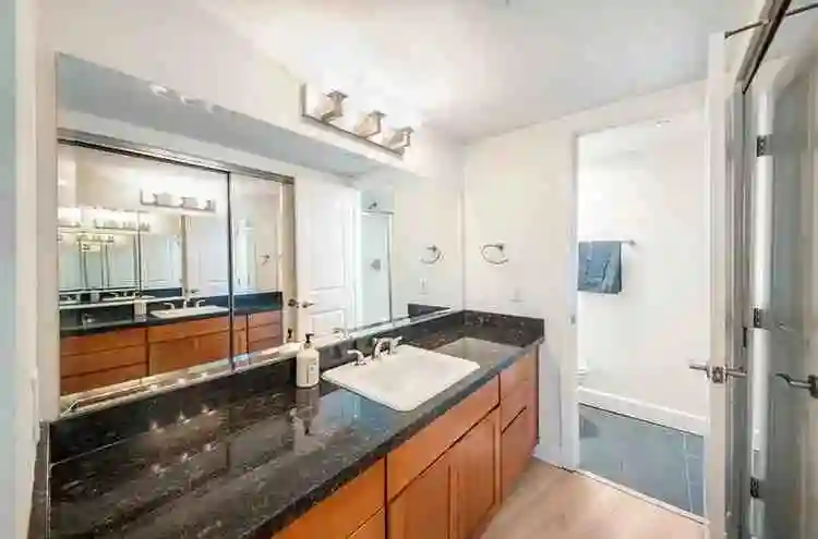 6 BR in Los Angeles