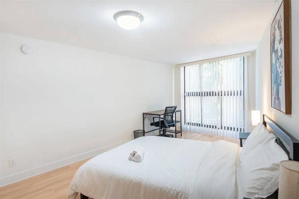 6 BR in Los Angeles