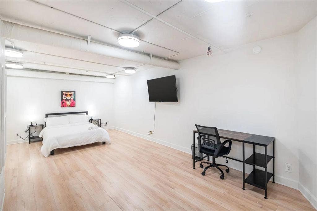 6 BR in Los Angeles