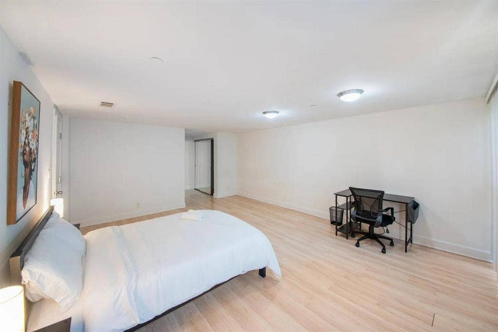 6 BR in Los Angeles