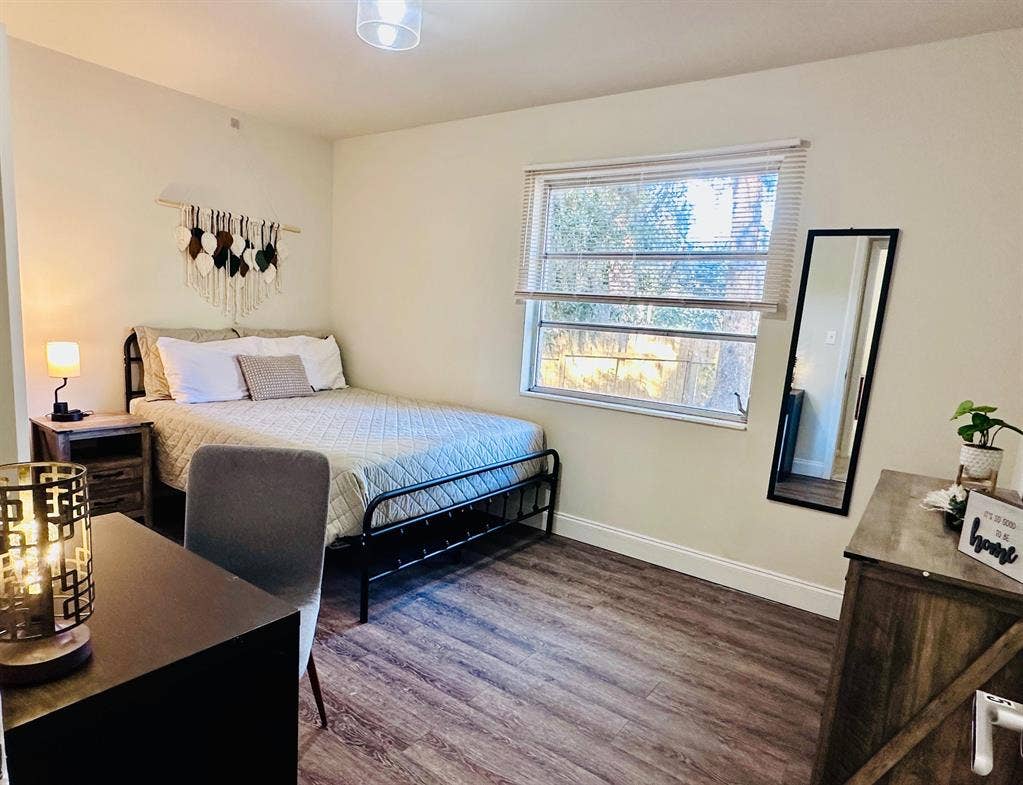 6 BR in Jacksonville