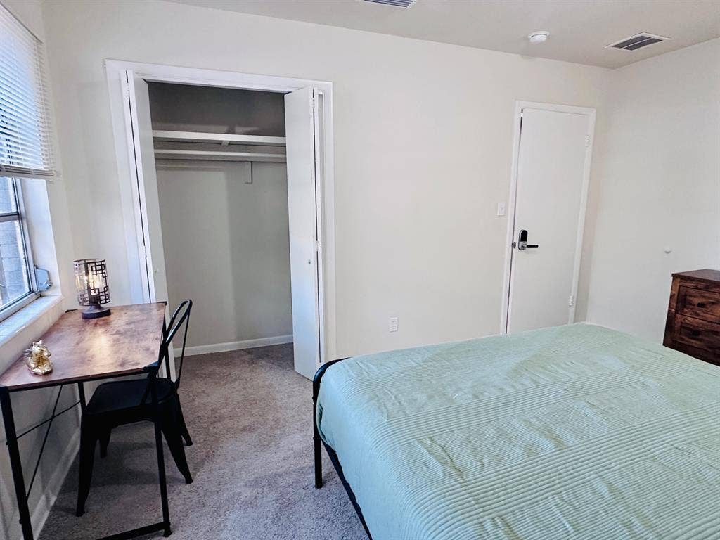 6 BR in Jacksonville