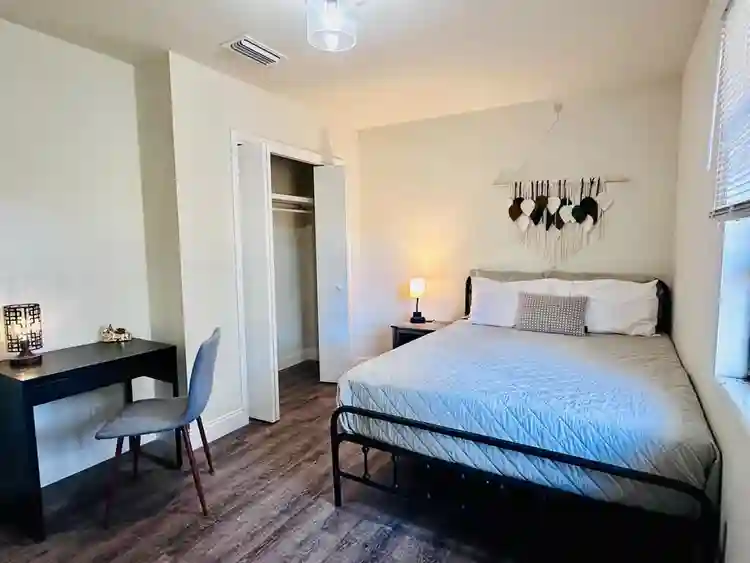 6 BR in Jacksonville