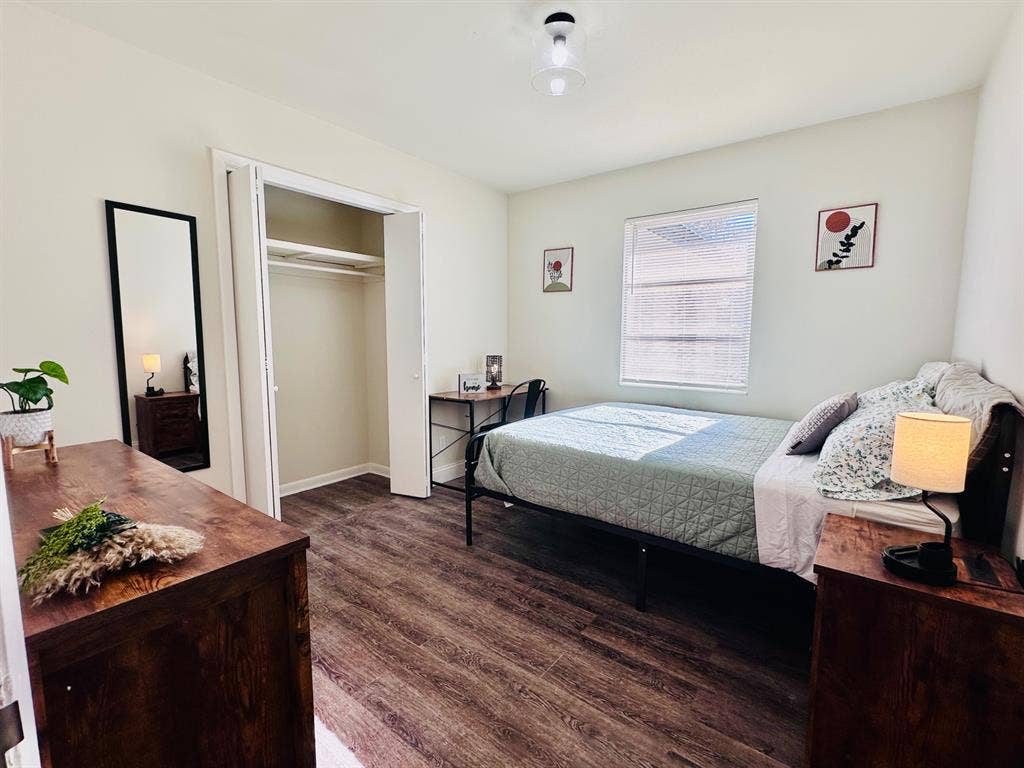 6 BR in Jacksonville