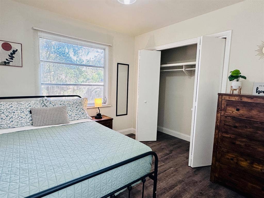 6 BR in Jacksonville
