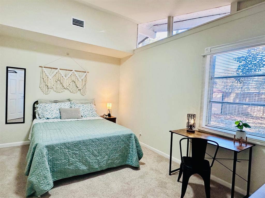 6 BR in Jacksonville