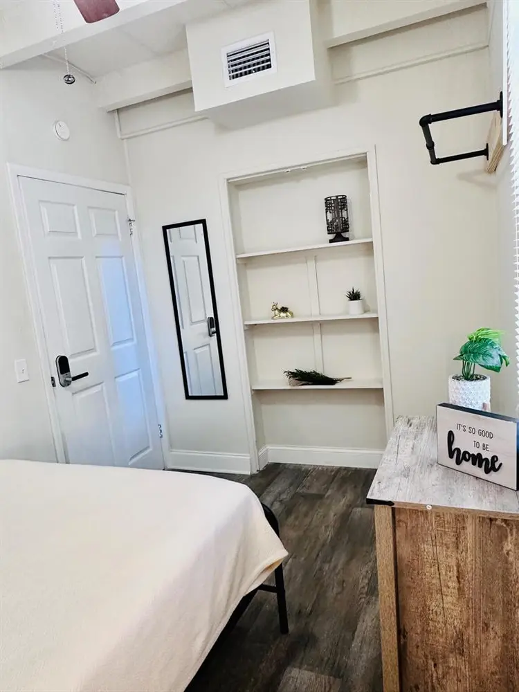 6 BR in Jacksonville
