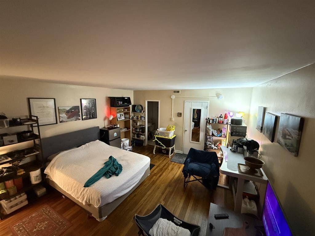 Bedroom and private bathroom