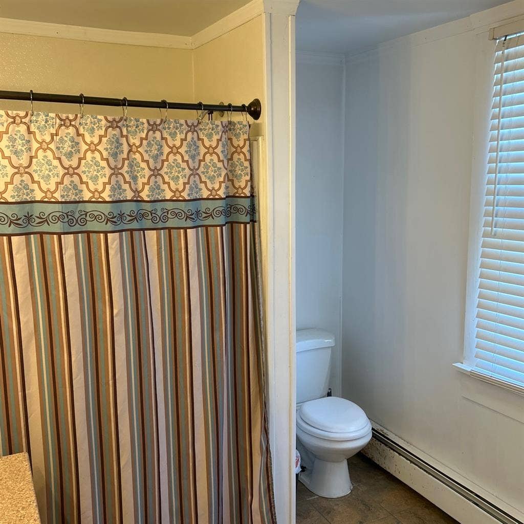 Master bedroom for rent.