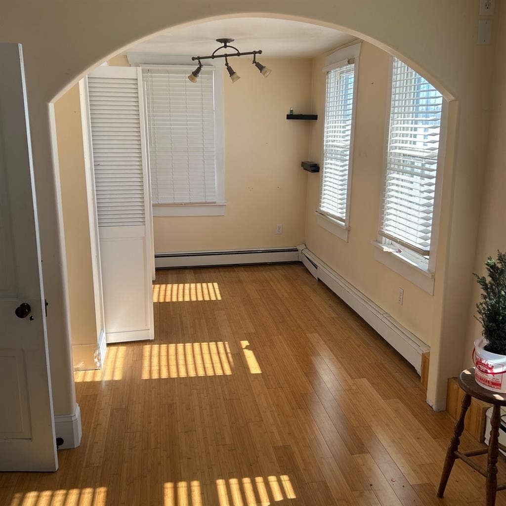 Master bedroom for rent.
