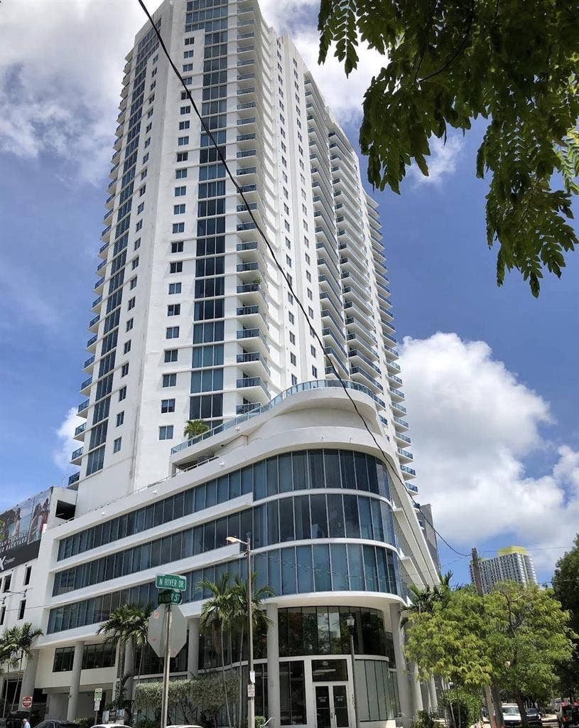 I rent a room👋👋