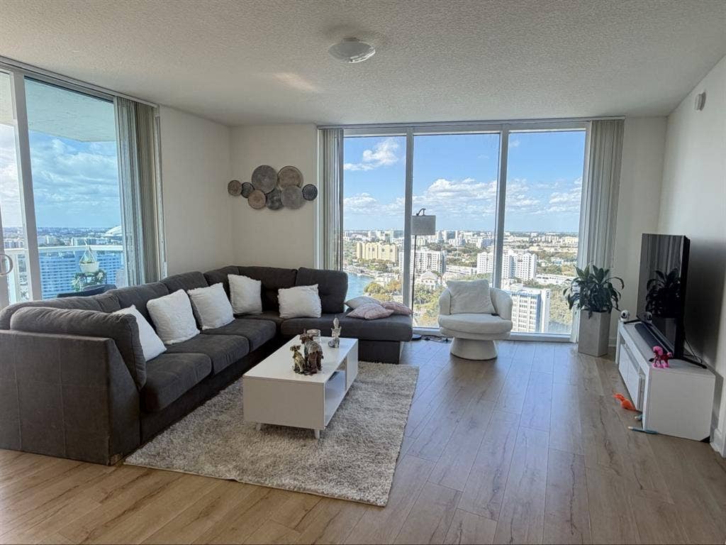 I rent a room👋👋