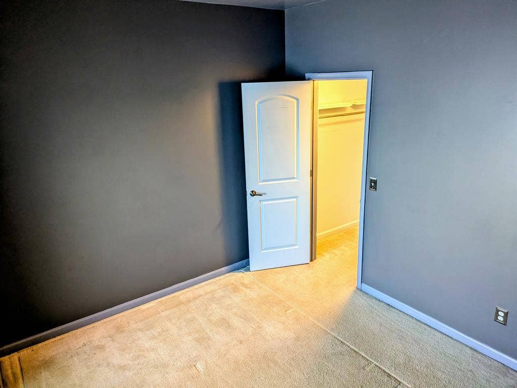 Large Bedroom w/ Personal Bathroom