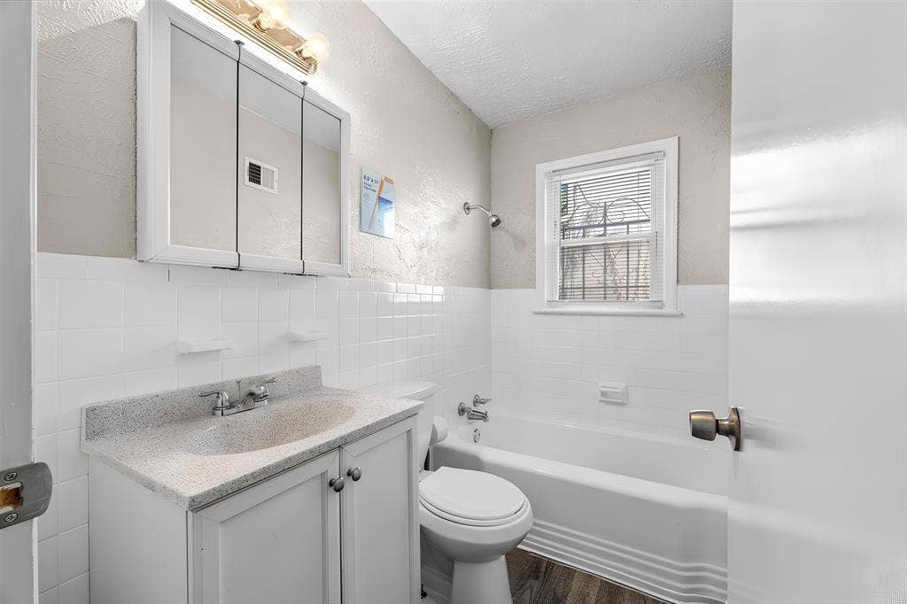 8 BR in Kansas City