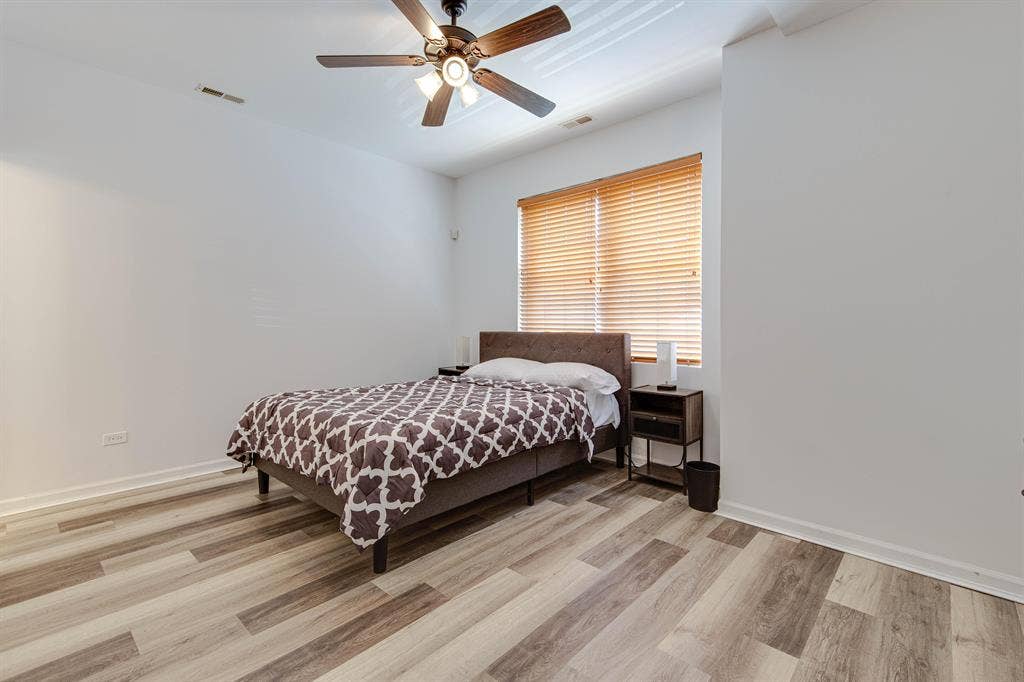 2 BR in Chicago