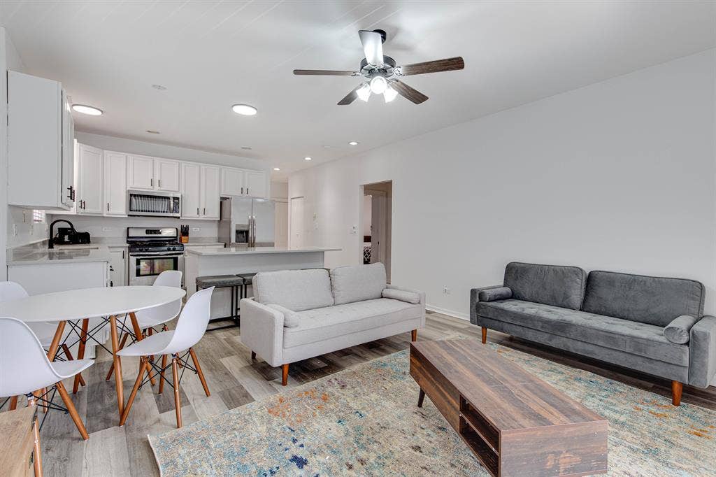 2 BR in Chicago