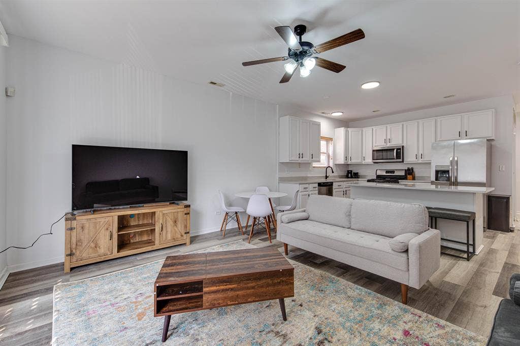 2 BR in Chicago