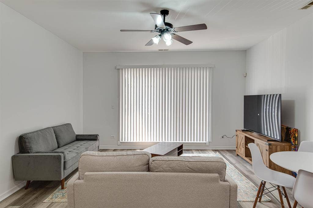 2 BR in Chicago