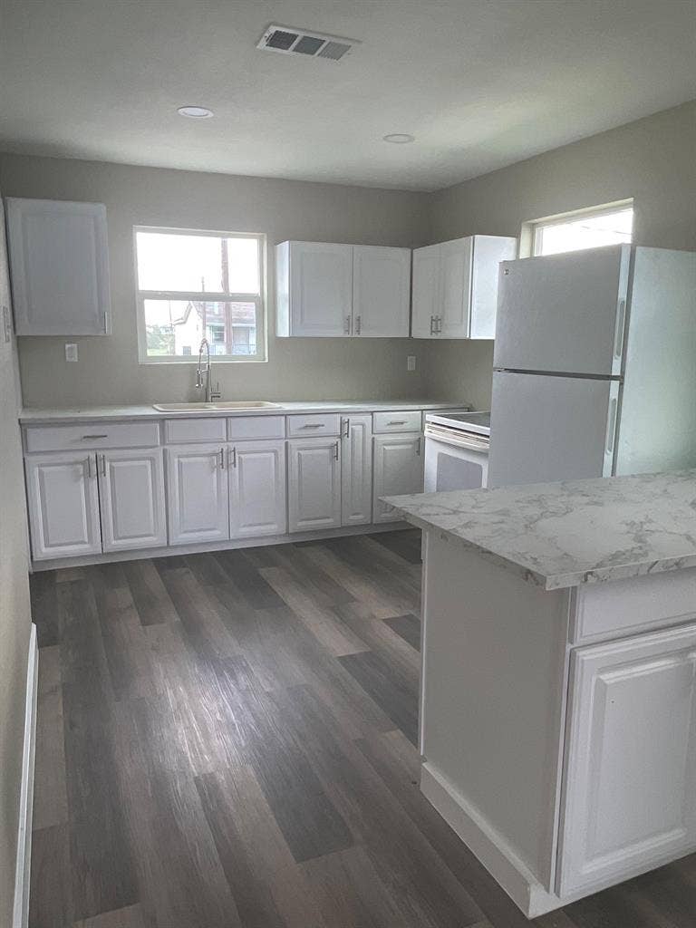 2 BR in Hitchcock