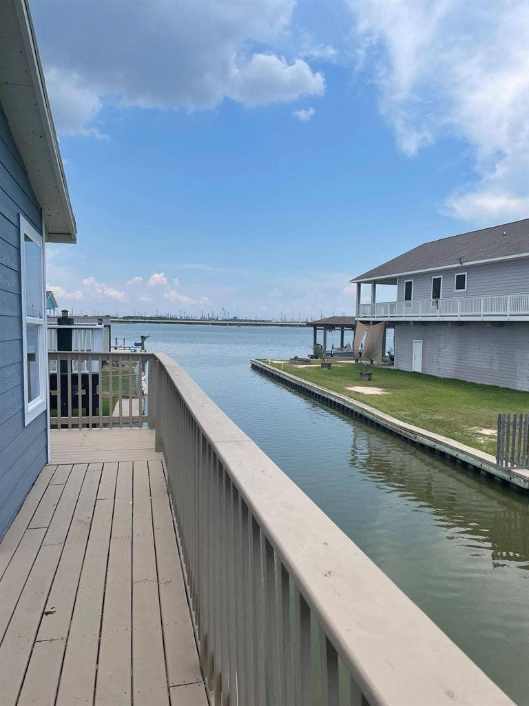 2 BR in Hitchcock